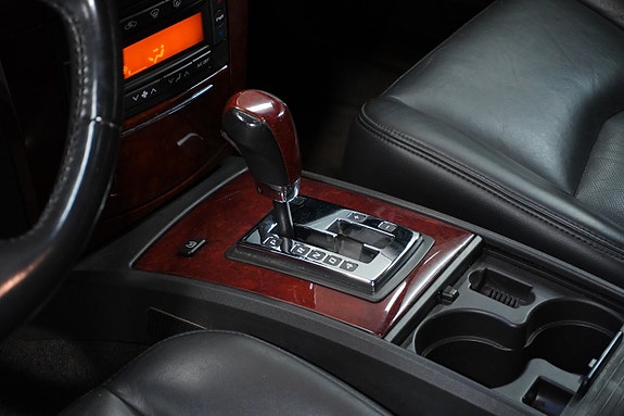 Cadillac SRX 15 of 27