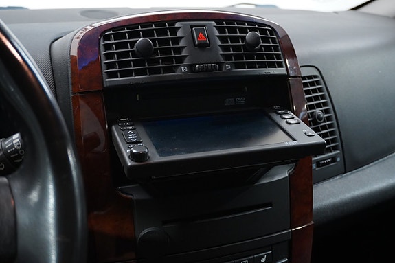Cadillac SRX 21 of 27