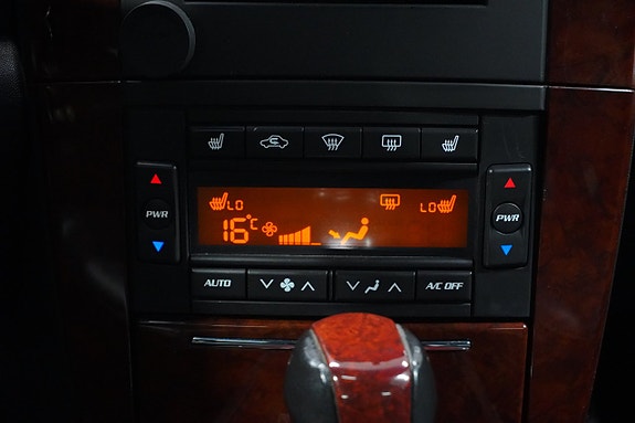 Cadillac SRX 25 of 27