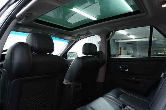 Cadillac SRX 12 of 27