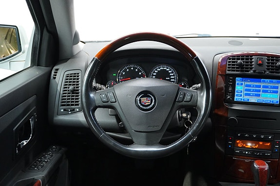 Cadillac SRX 20 of 27