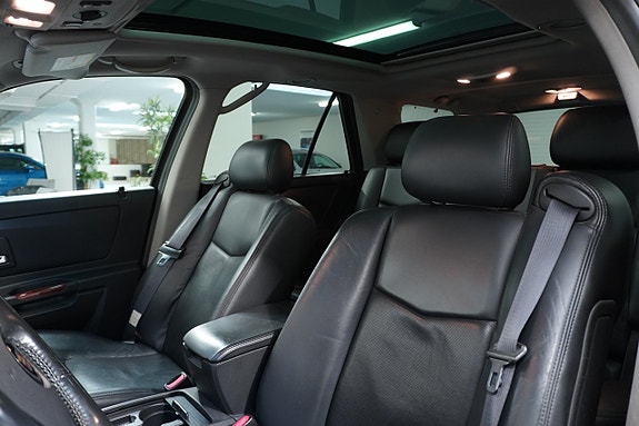 Cadillac SRX 10 of 27