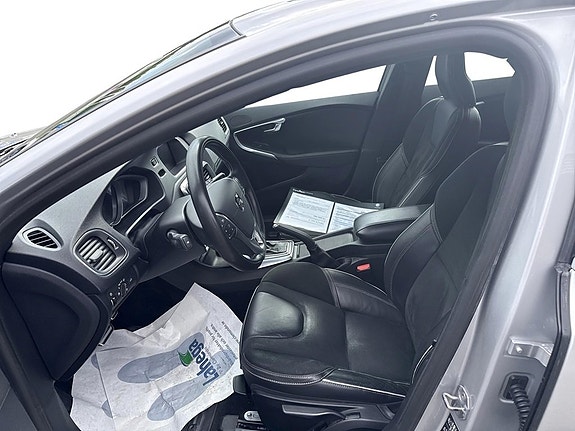 Volvo V40 10 of 13