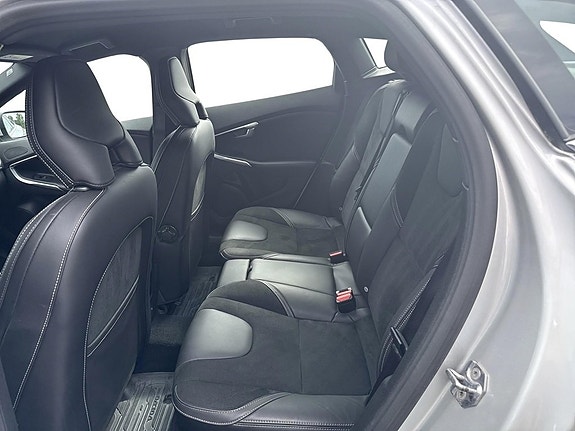 Volvo V40 11 of 13