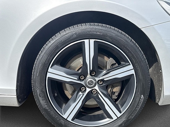 Volvo V40 8 of 13