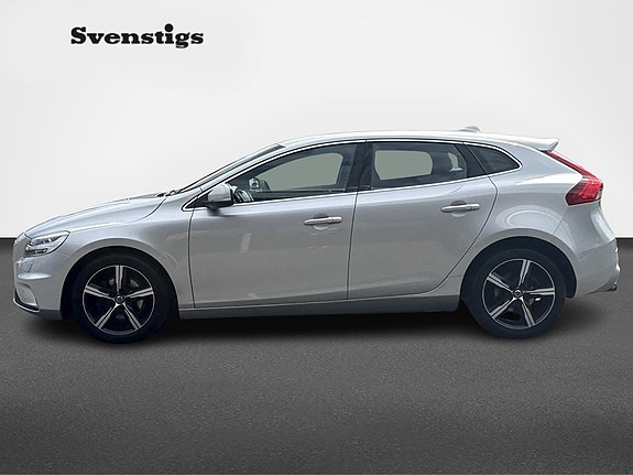 Volvo V40 2 of 13