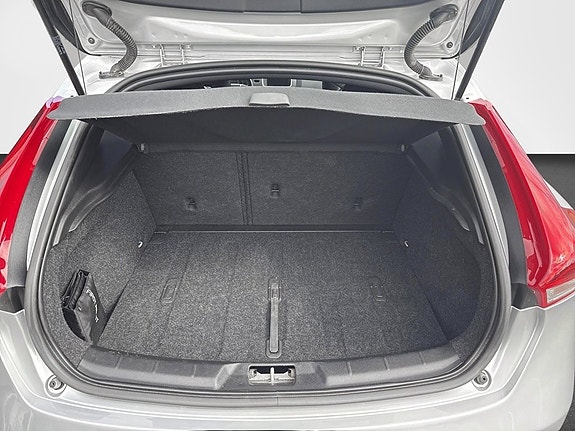 Volvo V40 12 of 13