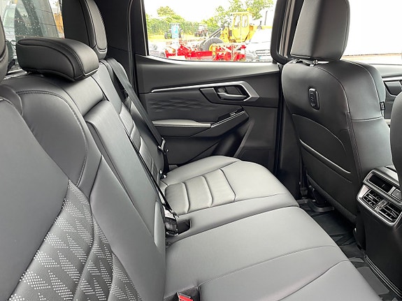 Isuzu D-max 8 of 8