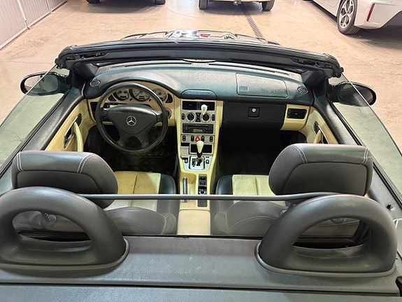 Mercedes-Benz SLK230 8 of 10