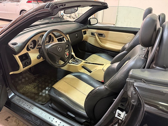 Mercedes-Benz SLK230 9 of 10