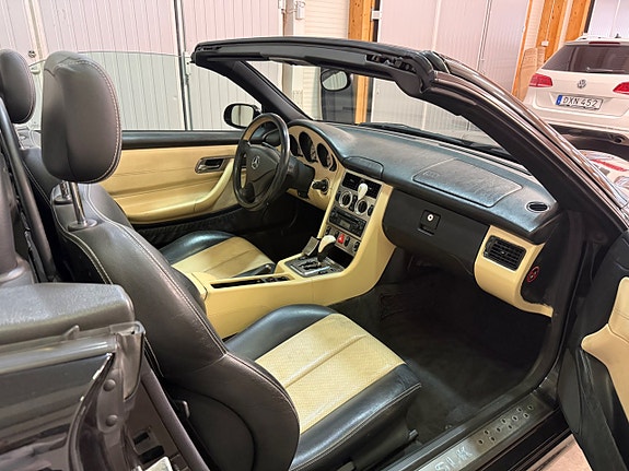 Mercedes-Benz SLK230 10 of 10