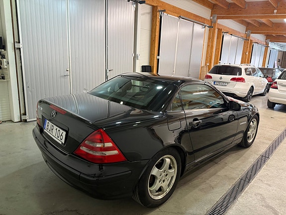Mercedes-Benz SLK230 6 of 10
