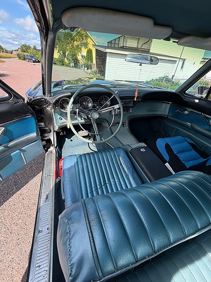 Ford Thunderbird 3 of 6