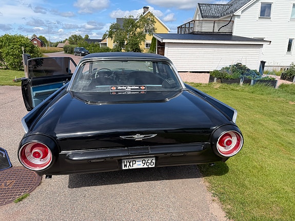 Ford Thunderbird 4 of 6