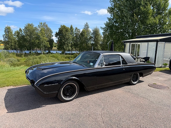 Ford Thunderbird 2 of 6