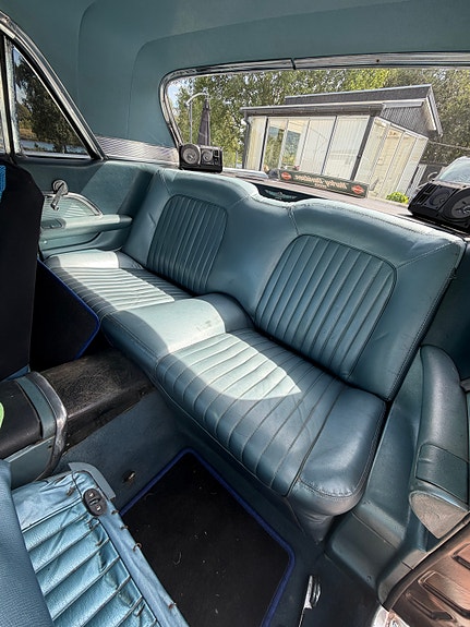 Ford Thunderbird 5 of 6