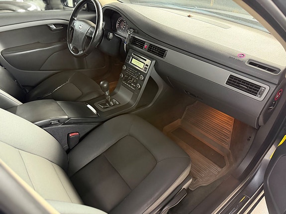 Volvo V70 9 of 12