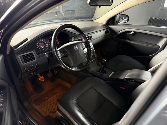 Volvo V70 6 of 12