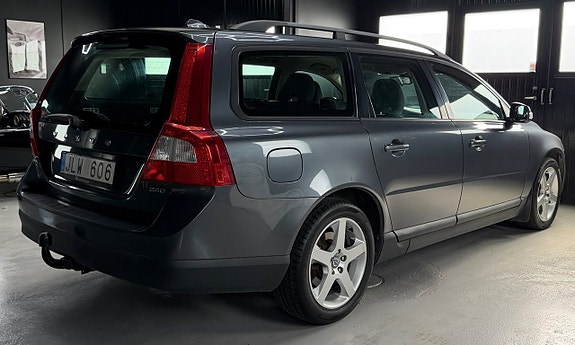 Volvo V70 4 of 12