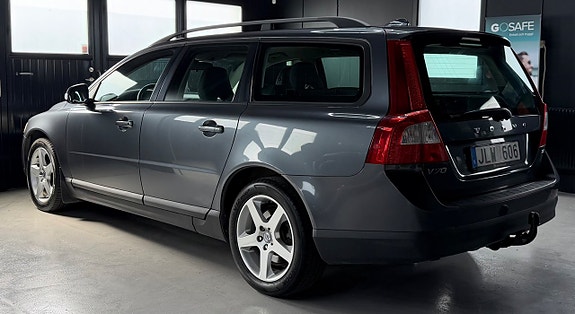 Volvo V70 3 of 12