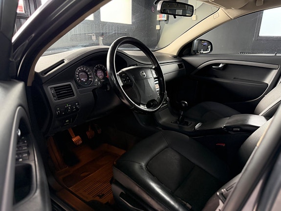 Volvo V70 5 of 12