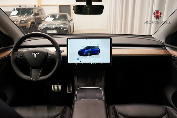 Tesla Model Y 13 of 22