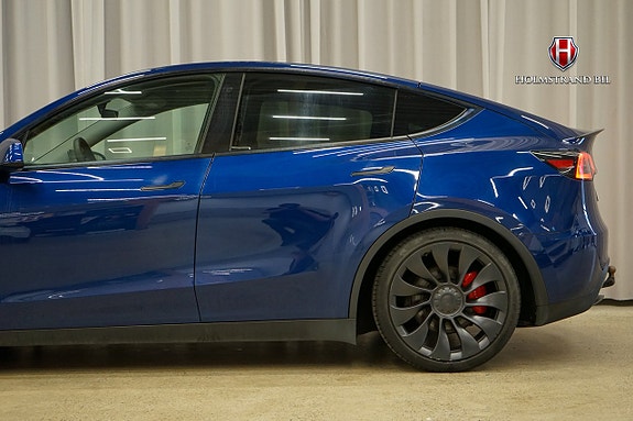 Tesla Model Y 7 of 22