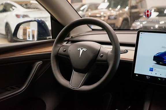 Tesla Model Y 14 of 22