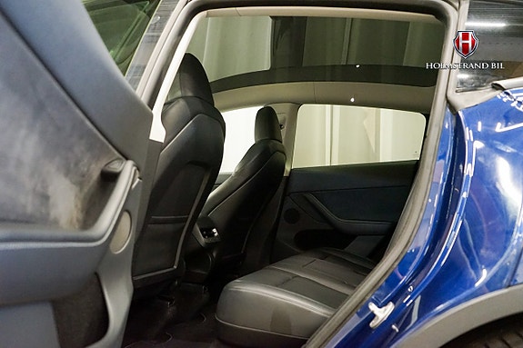 Tesla Model Y 12 of 22