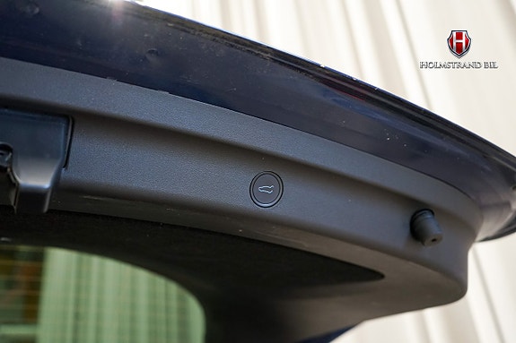 Tesla Model Y 21 of 22