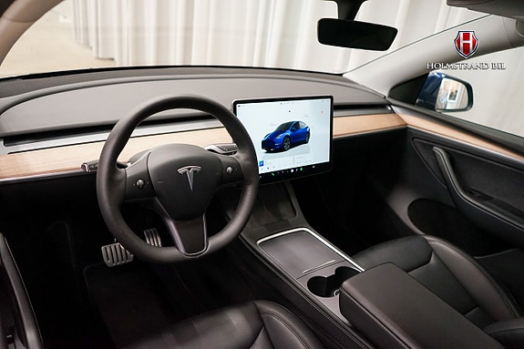 Tesla Model Y 10 of 22