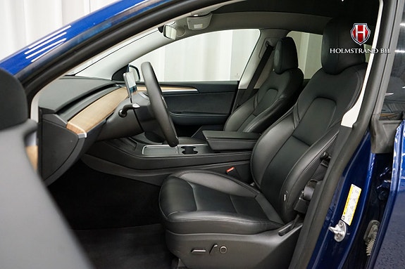 Tesla Model Y 9 of 22