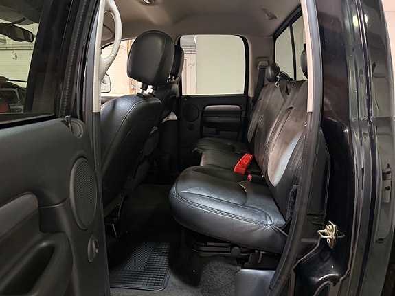 Dodge RAM 1500 9 of 14