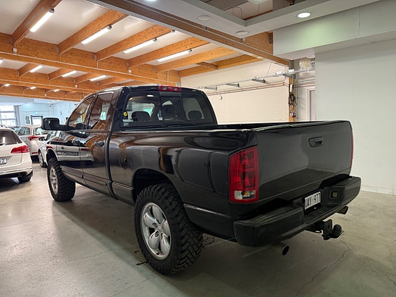 Dodge RAM 1500 10 of 14