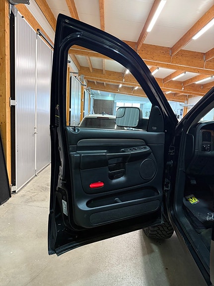 Dodge RAM 1500 4 of 14
