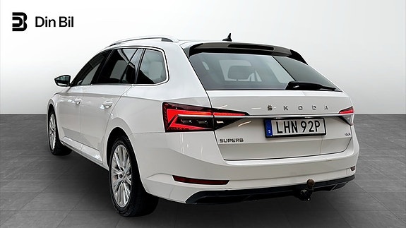 Skoda Superb 2 of 17