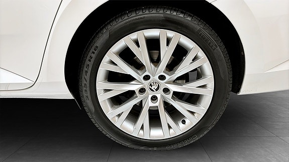 Skoda Superb 6 of 17