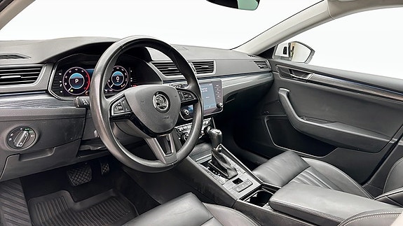 Skoda Superb 8 of 17