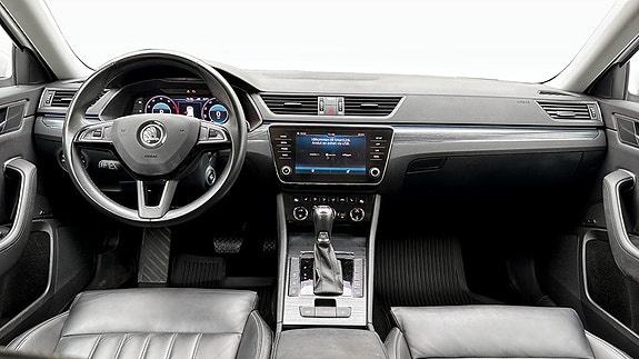 Skoda Superb 14 of 17