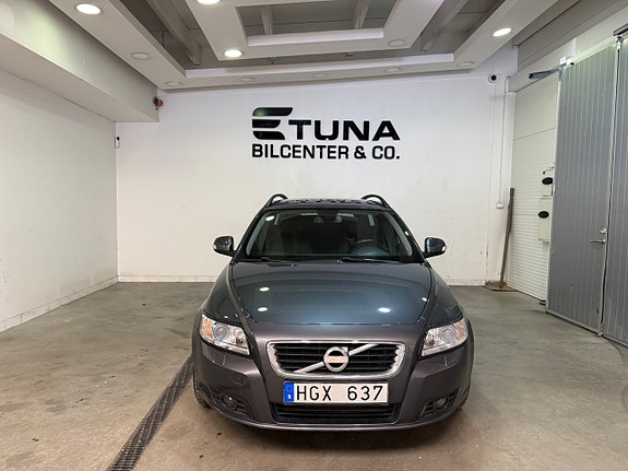 Volvo V50 2 of 14