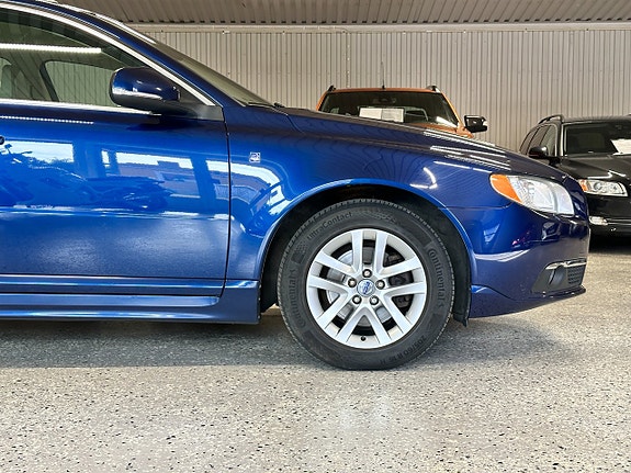 Volvo V70 10 of 30