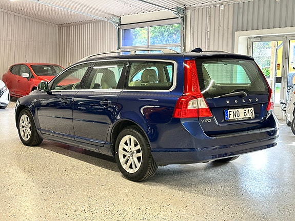 Volvo V70 4 of 30
