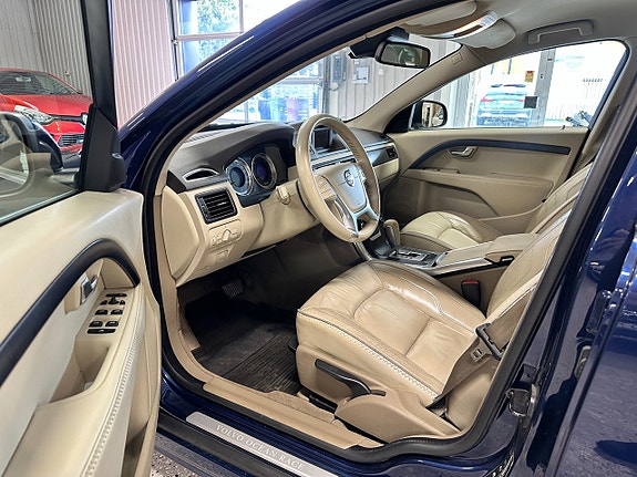 Volvo V70 17 of 30