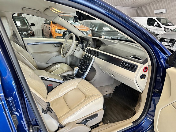 Volvo V70 13 of 30