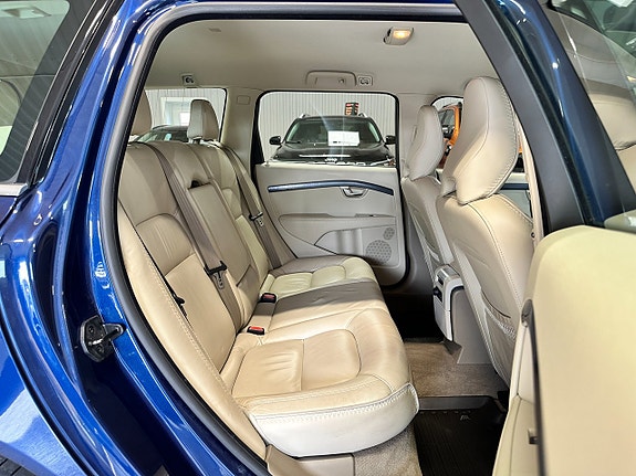 Volvo V70 16 of 30