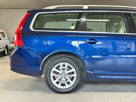 Volvo V70 11 of 30