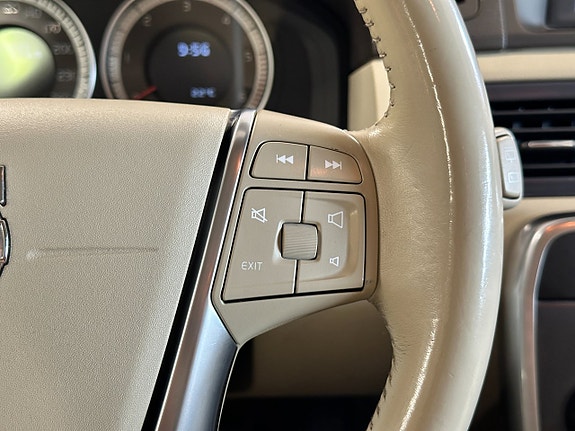 Volvo V70 22 of 30