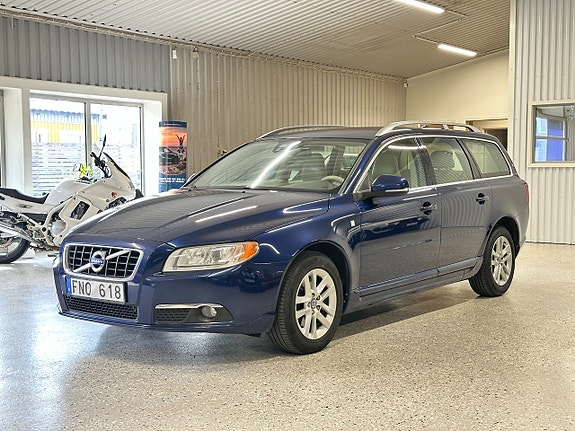 Volvo V70 2 of 30
