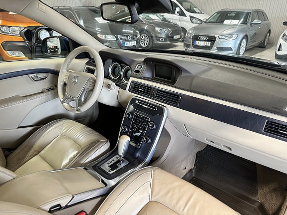 Volvo V70 15 of 30