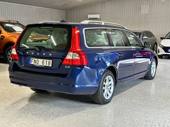 Volvo V70 7 of 30